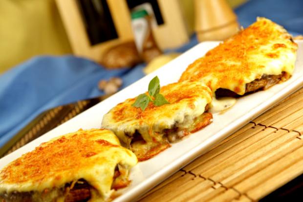 Champiñones portobello rellenos de bechamel de queso azul gratinados con  mozzarella y parmesano, receta por Cocina33